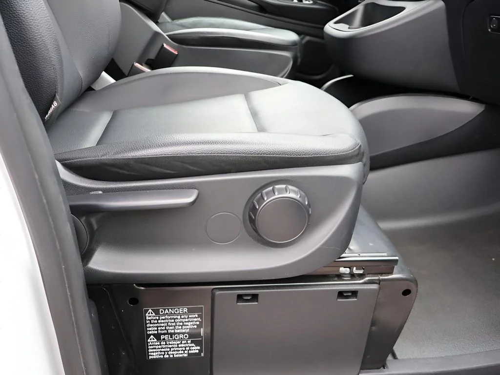 Used 2023  Mercedes-Benz Passenger image 11