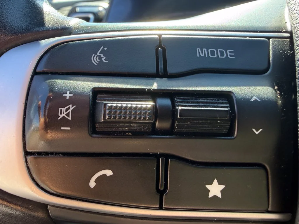 Used 2023 White Kia X-Line image 18