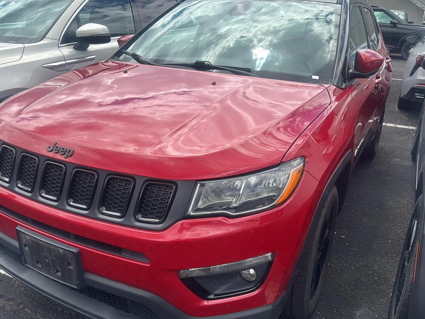 Used 2021  Jeep Latitude image 3