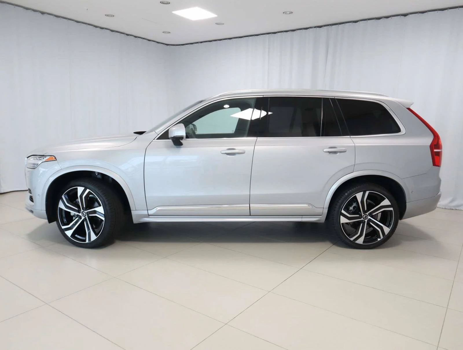 Used 2024 Silver Volvo Ultimate Bright Theme image 2