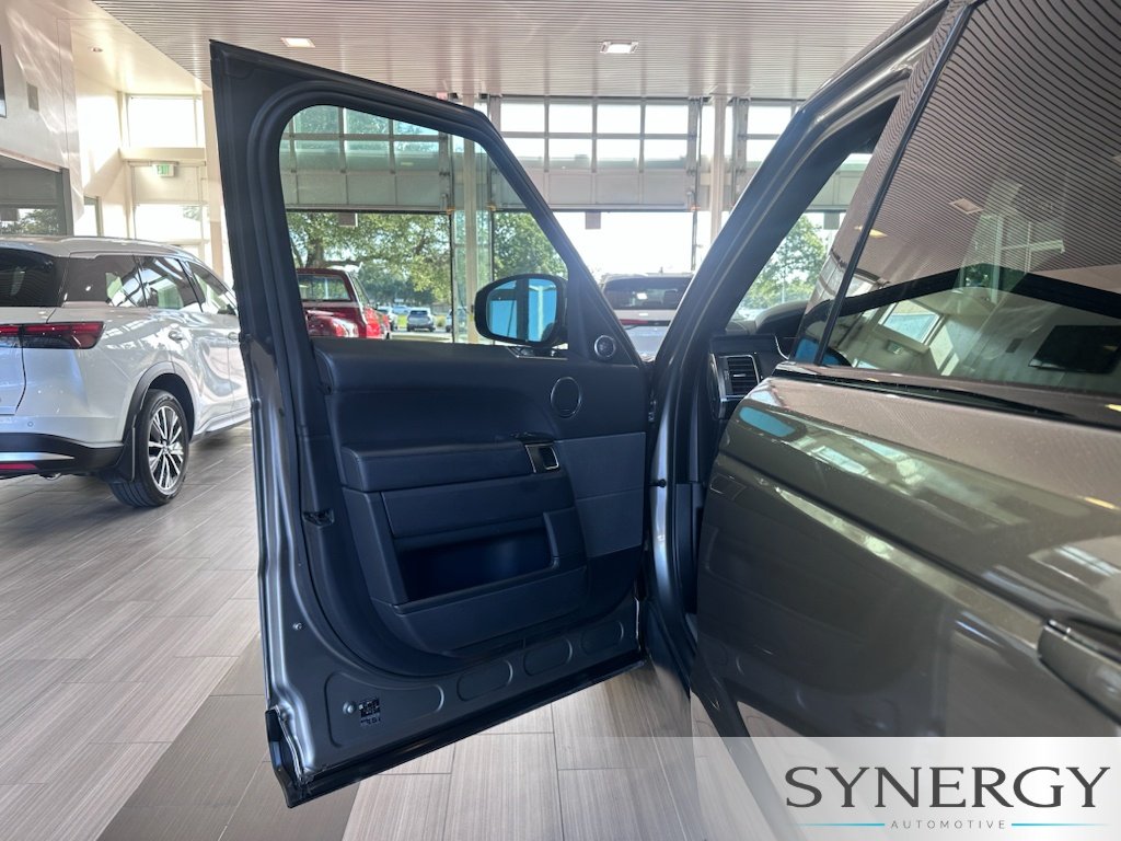 Used 2018 Silicon Silver Premium Metallic Land Rover HSE Dynamic image 26