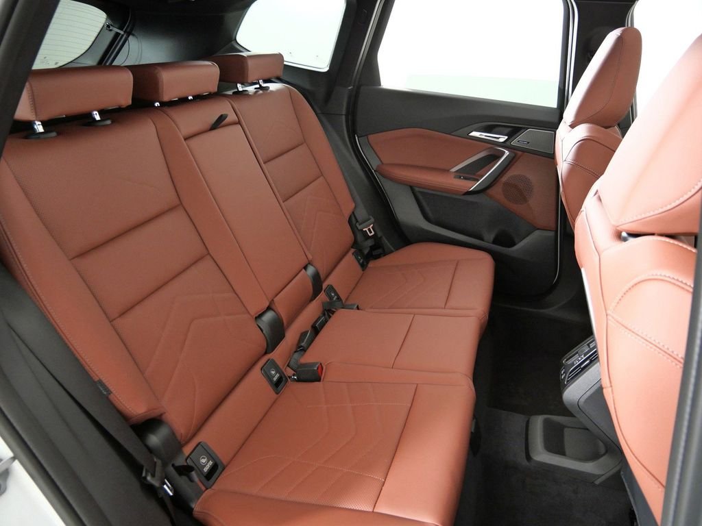 New 2026 Mineral White Metallic BMW xDrive28i image 25