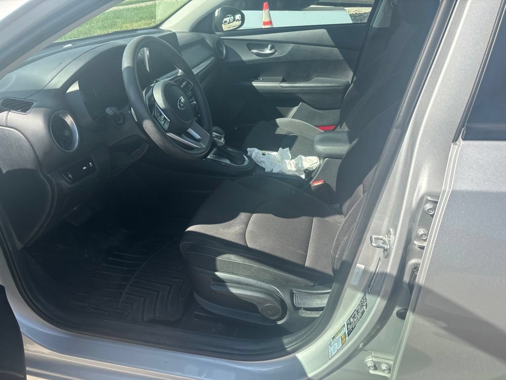 Used 2019 Silky Silver Kia LXS image 13