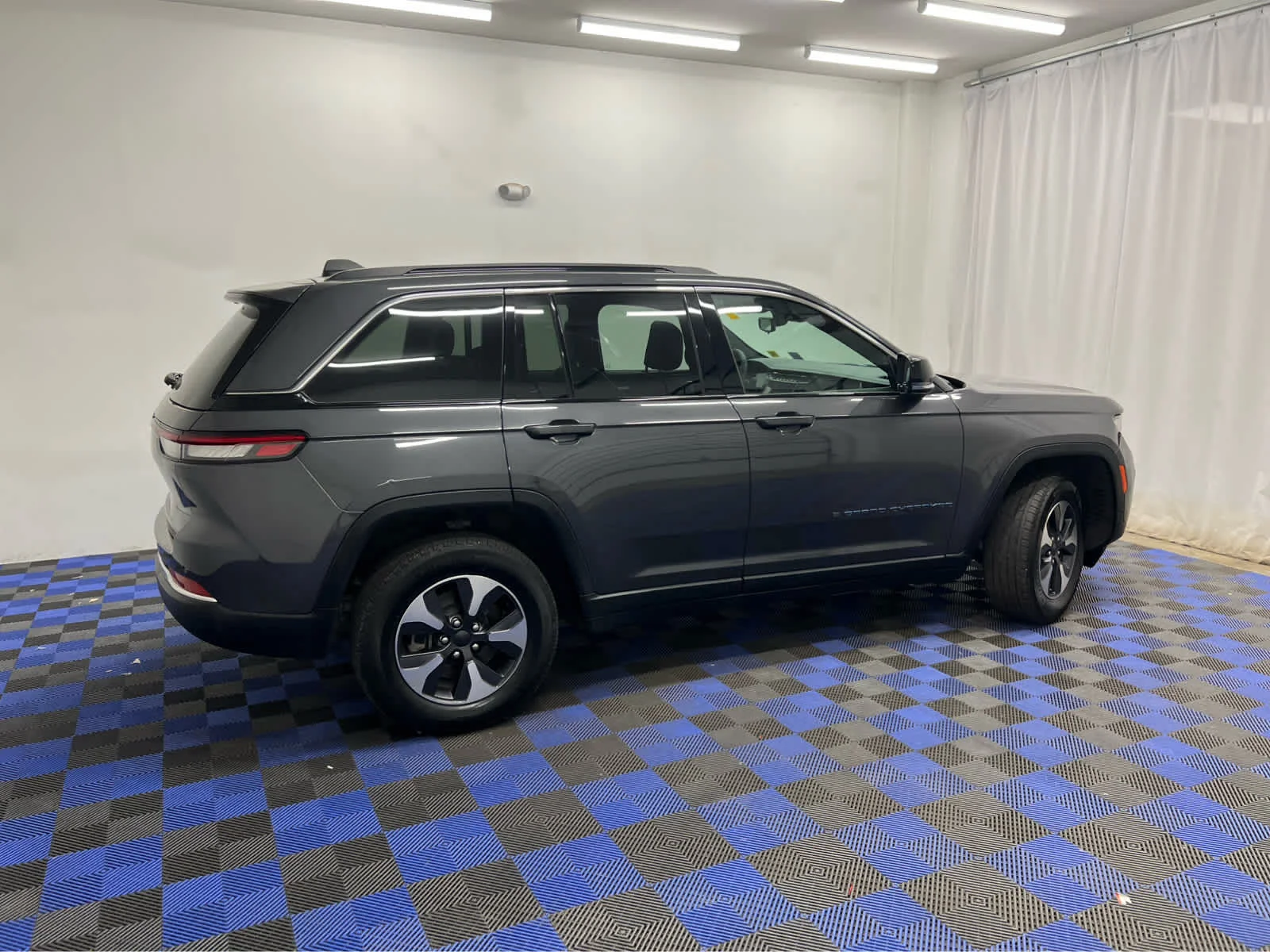 Used 2024 Baltic Gray Metallic Clearcoat Jeep  image 14