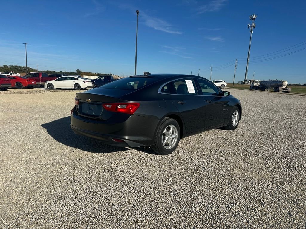 2018 Chevrolet Malibu LS photo 3