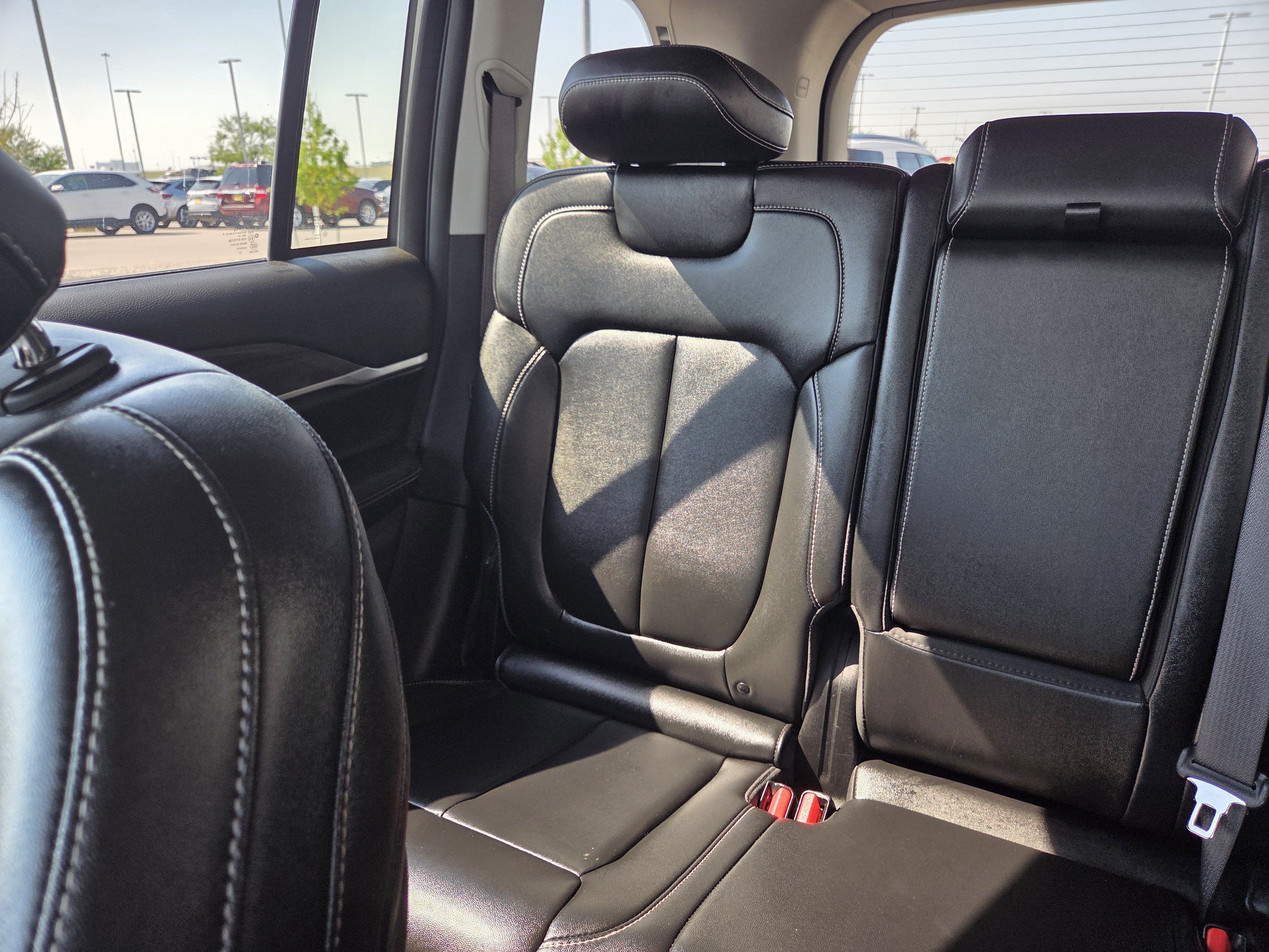 Used 2024 Diamond Black Jeep  image 12