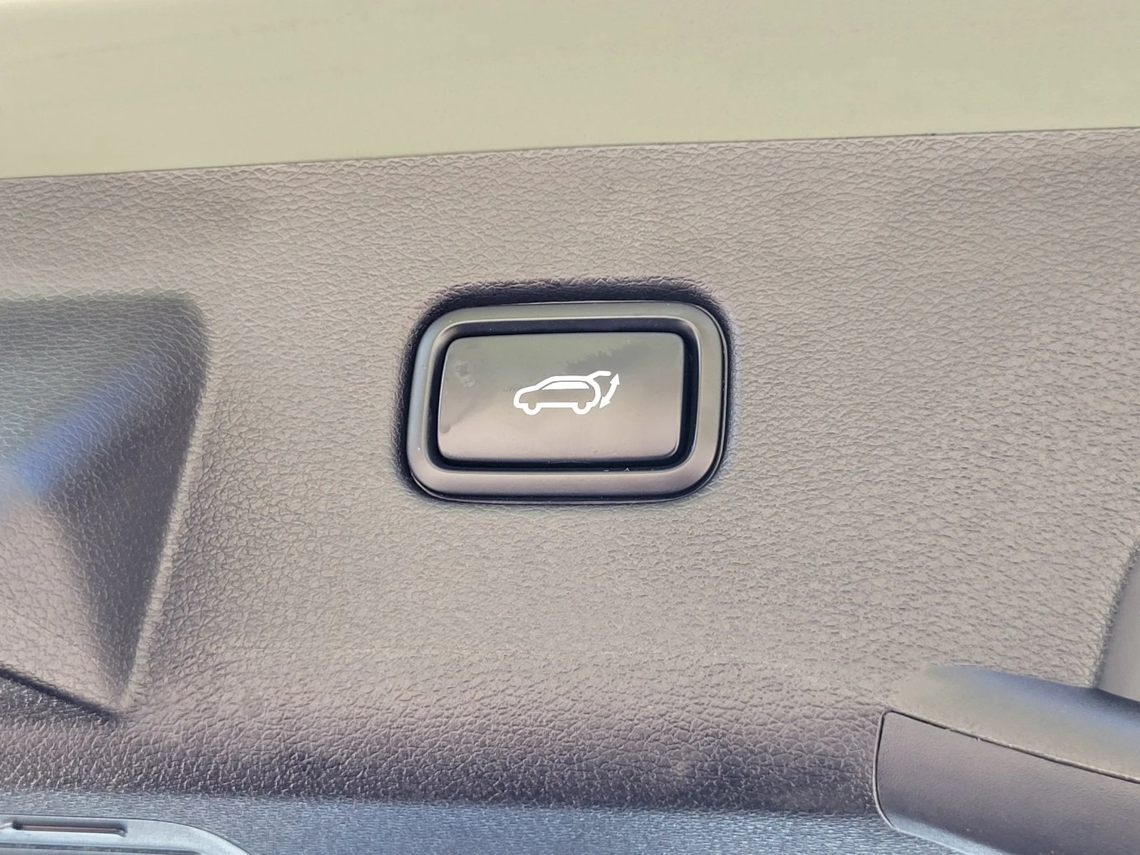 Certified Used 2025 Green Kia X-Line image 31