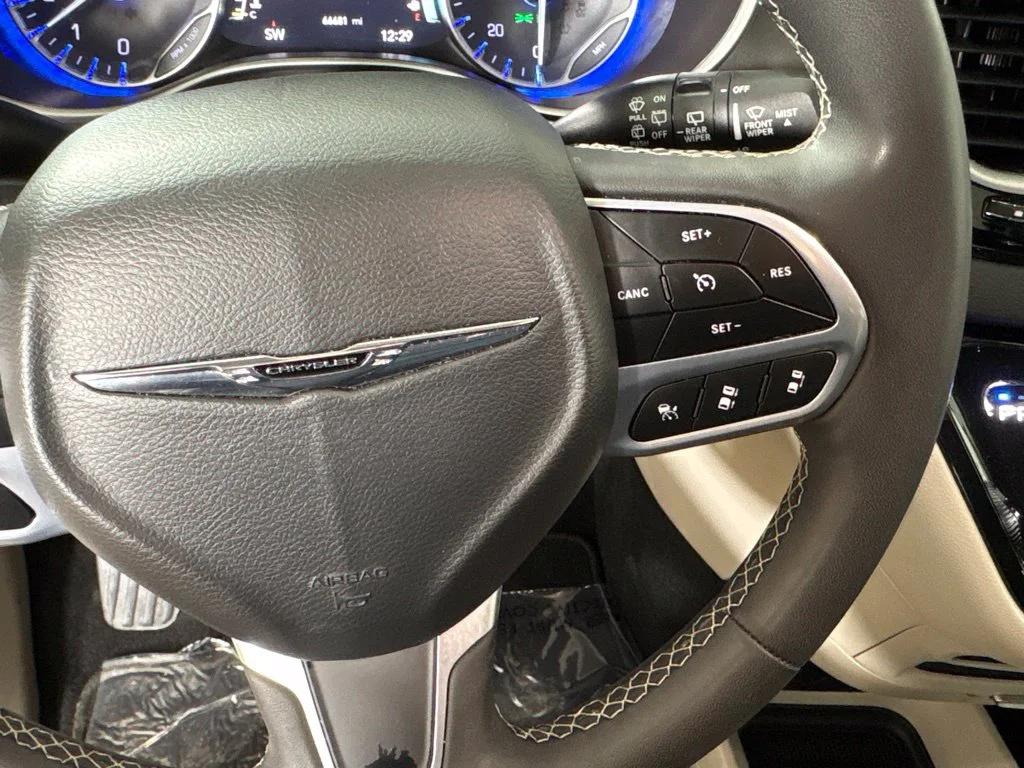 Used 2024 Black Chrysler Touring L image 33