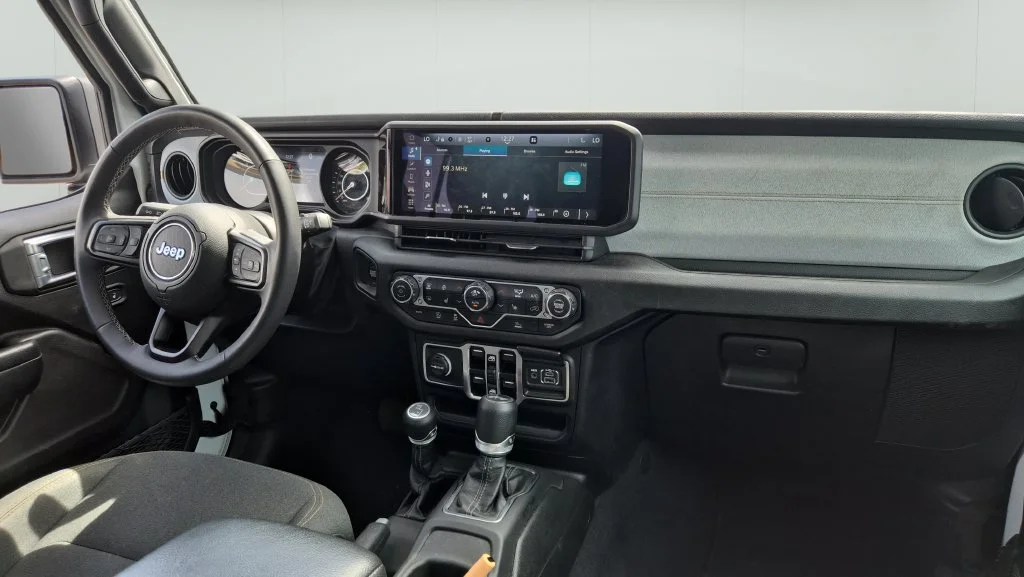 Used 2025 White Jeep Sport S image 10