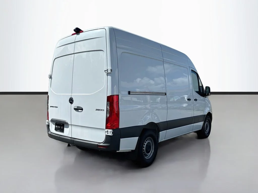 New 2025  Mercedes-Benz Cargo 144 WB image 4