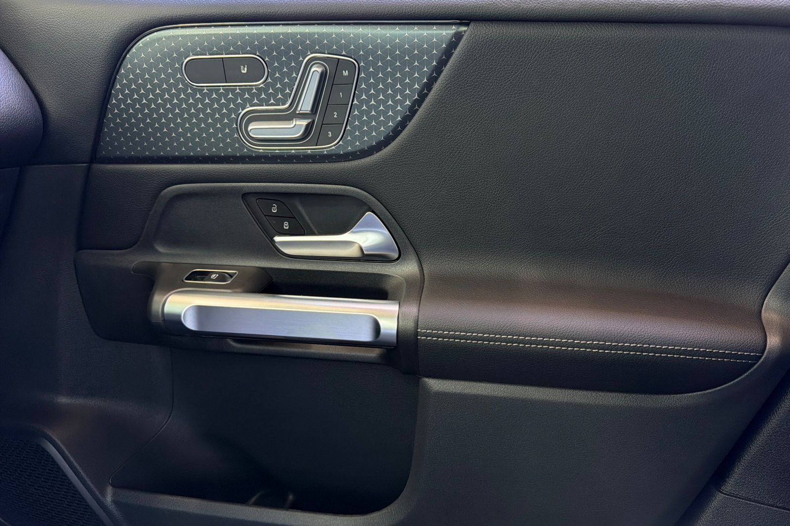 New 2026 Mountain Grey Metallic Mercedes-Benz GLB 250 image 31
