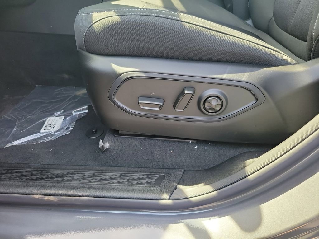New 2026 Baltic Gray Metallic Clearcoat Jeep Laredo X image 18