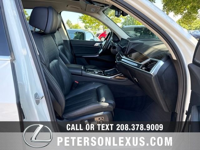 Used 2026 White BMW xDrive40i image 13