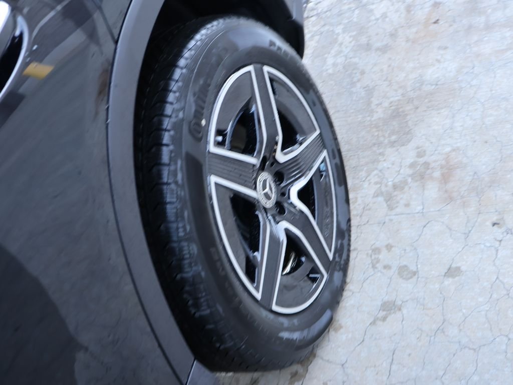 New 2026 Black Mercedes-Benz GLC 300 image 41