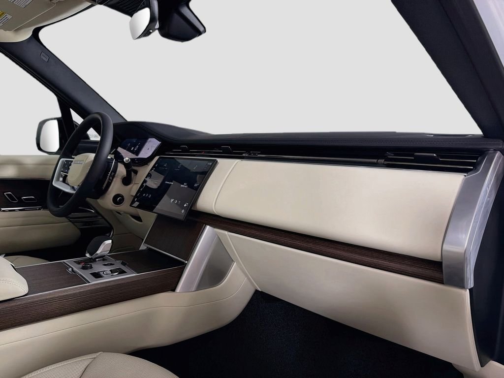 New 2027 Fuji White Land Rover SE image 31