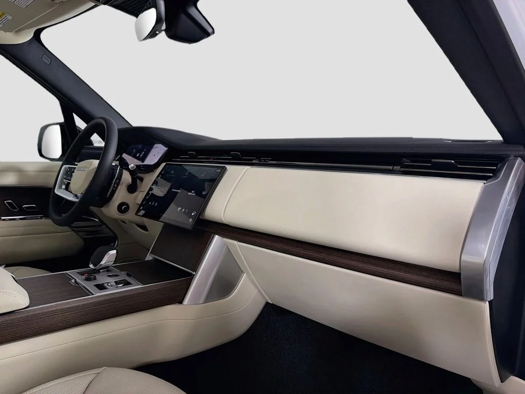 New 2027 Fuji White Land Rover SE image 31