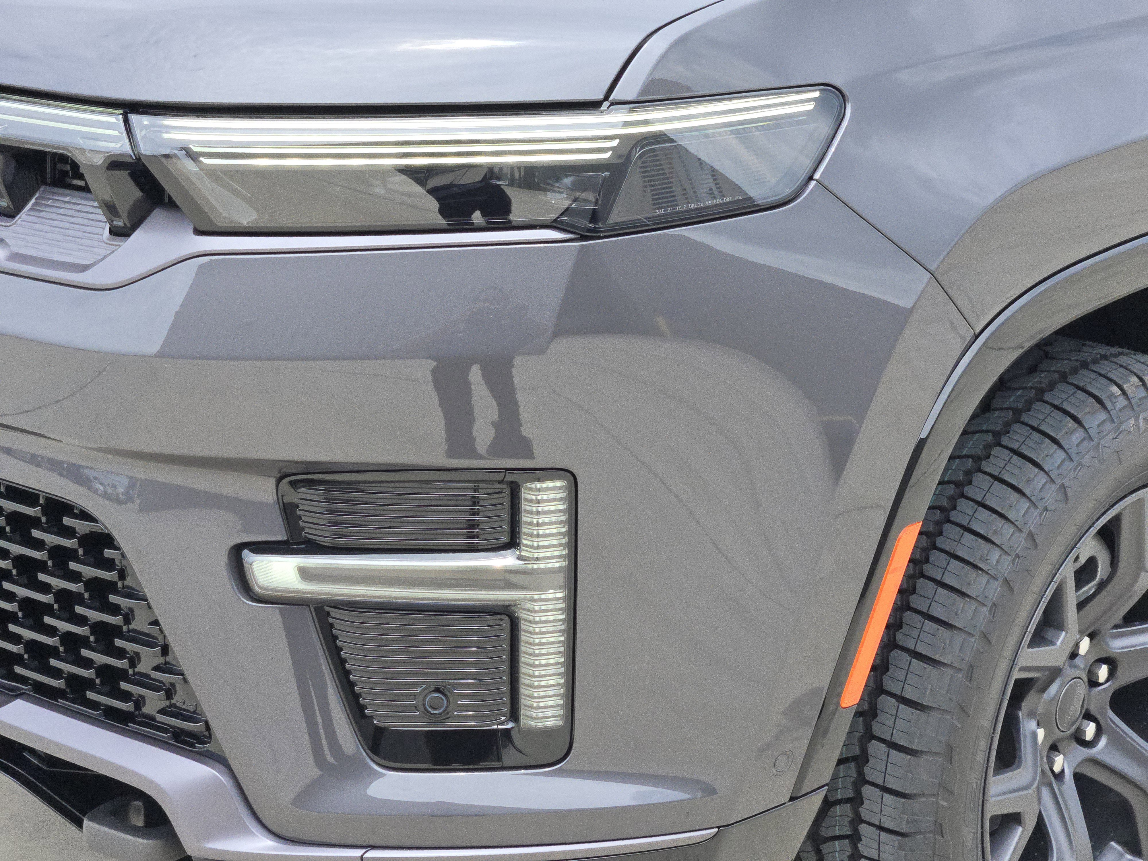 New 2026 Baltic-Gray Metallic Clear-Coat Exterior Paint Jeep Upland image 7