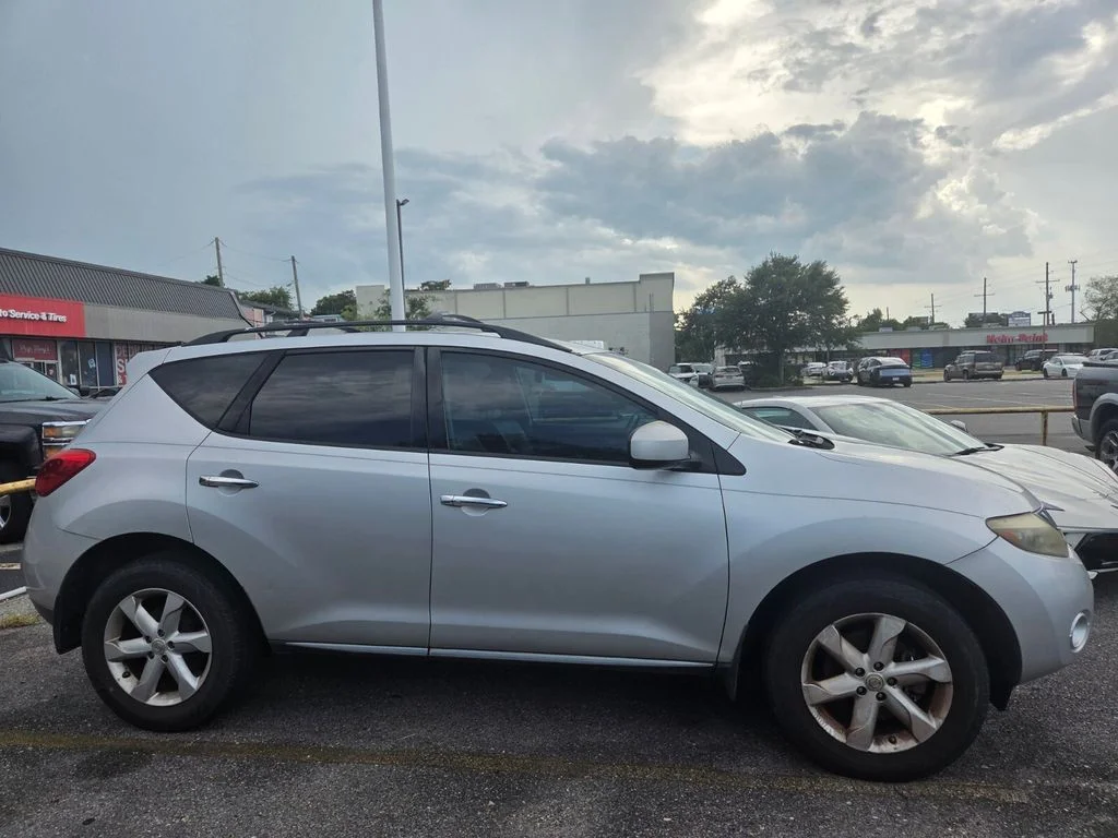 Used 2009 Silver Nissan SL image 4