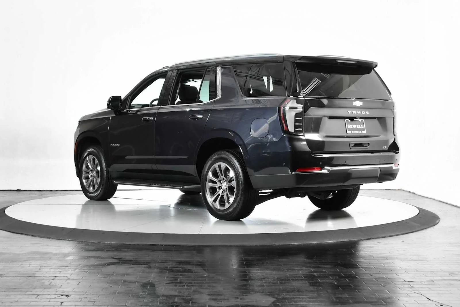 Used 2025 Dark Ash Metallic Chevrolet LT image 4