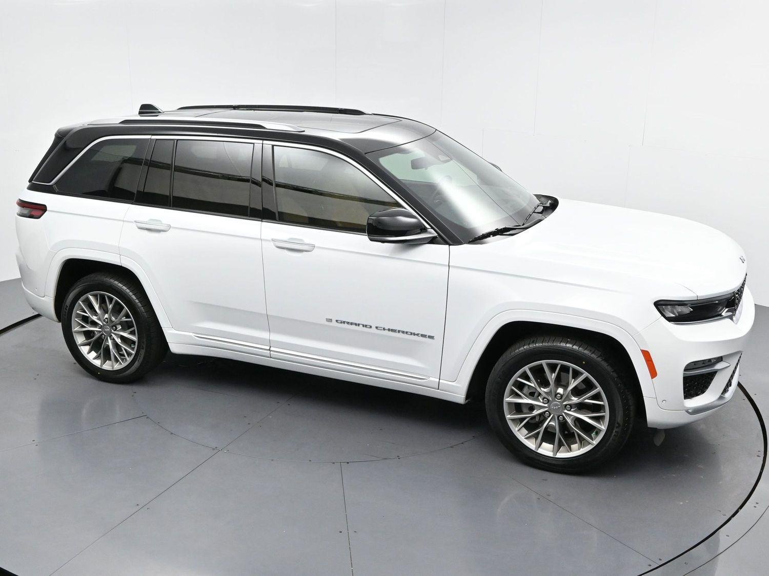 Used 2022 Bright White Clearcoat Jeep Summit image 42