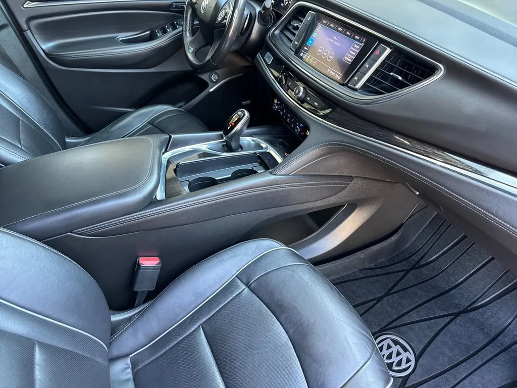 Used 2021 WHITE FROST TRICOAT Buick Avenir image 18
