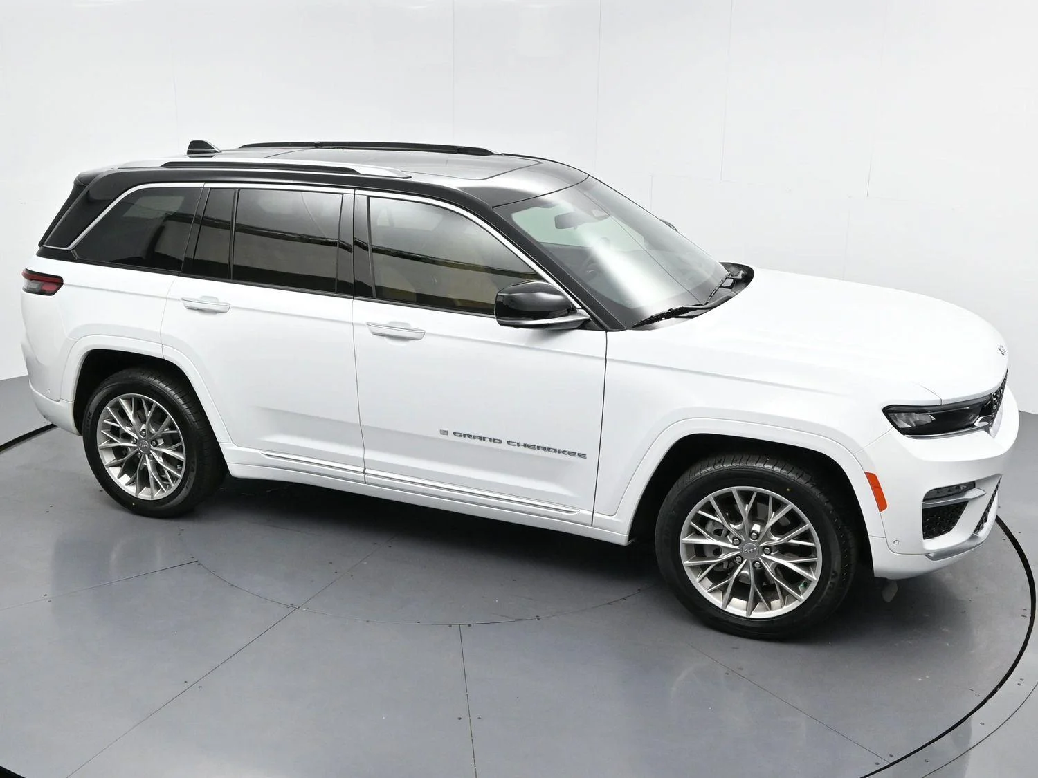 Used 2022 Bright White Clearcoat Jeep Summit image 42