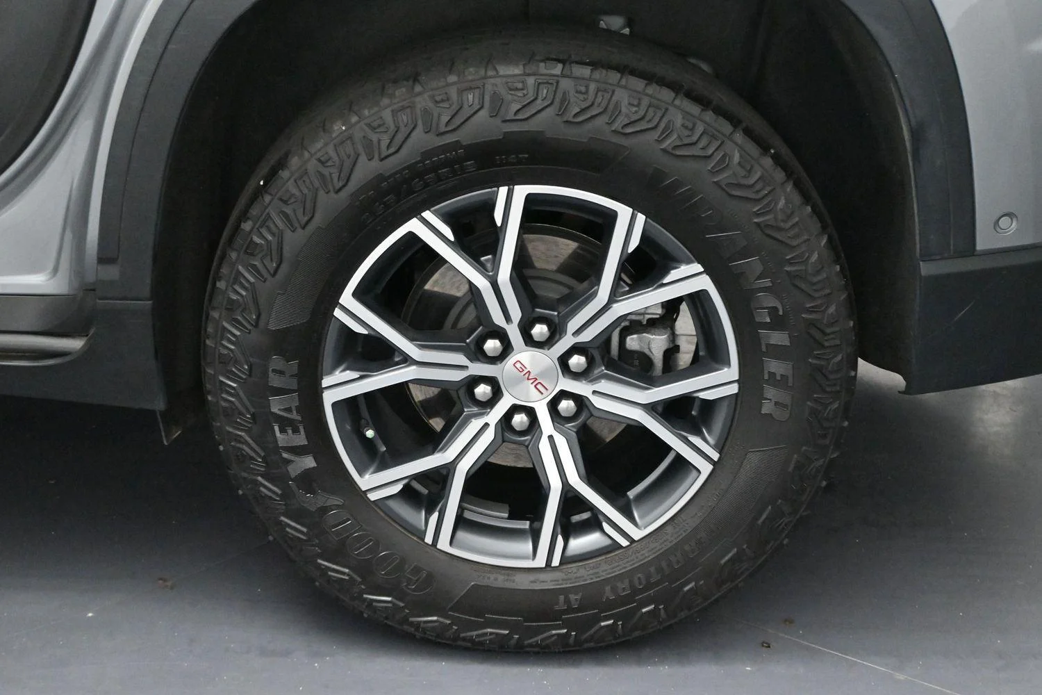 Used 2025 Sterling Metallic GMC AT4 image 42