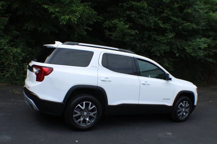 Certified Used 2022 Summit White GMC SLE image 2