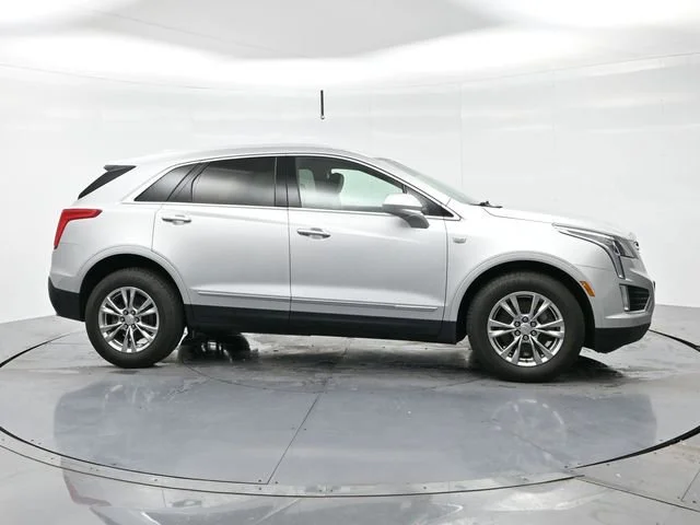 Used 2017 RADIANT SILVER METALLIC Cadillac Luxury FWD image 8