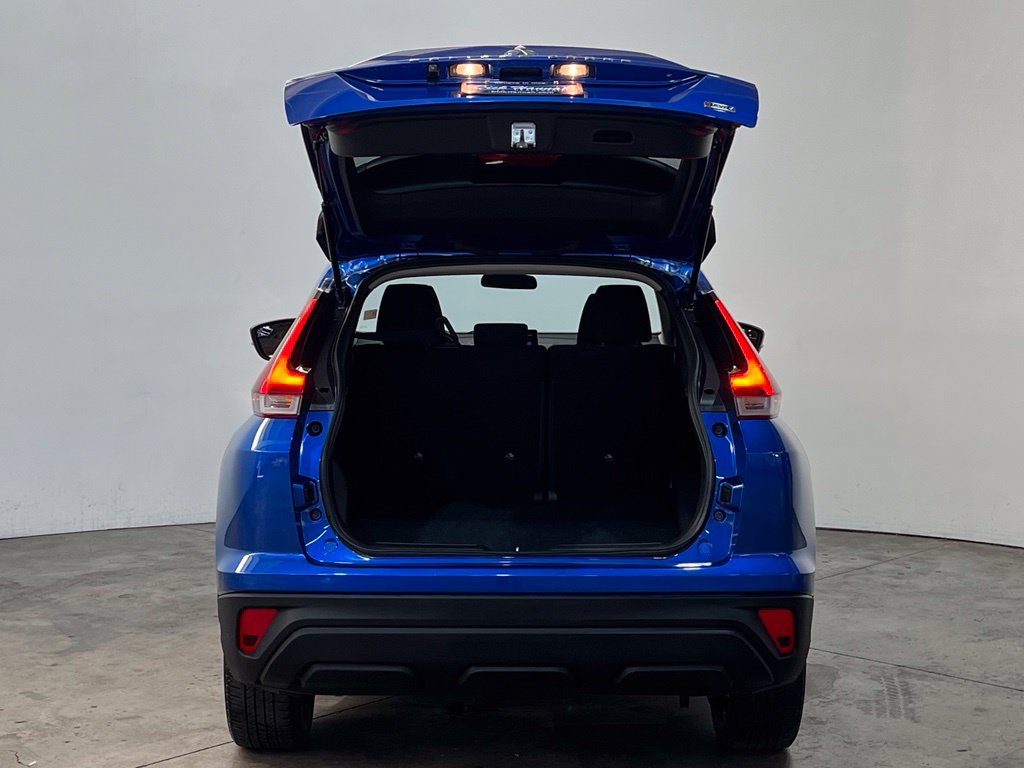 Used 2022 Octane Blue Metallic Mitsubishi ES image 12