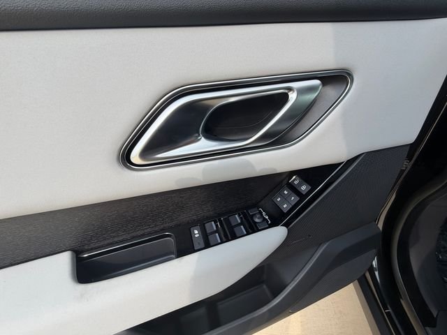 New 2026 Santorini Black Land Rover S image 11