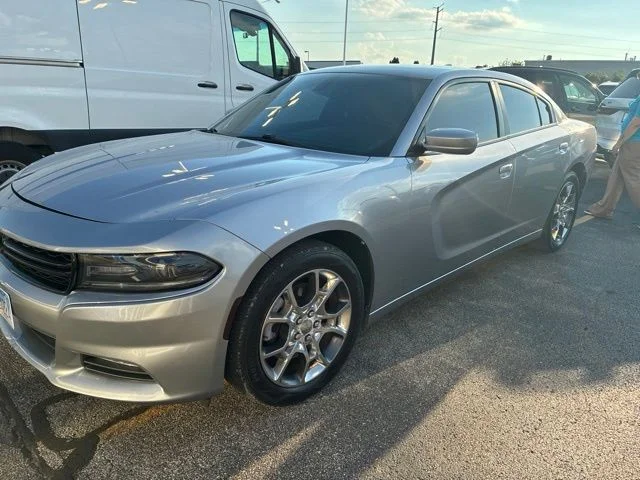 Used 2016 Silver Dodge SXT image 2
