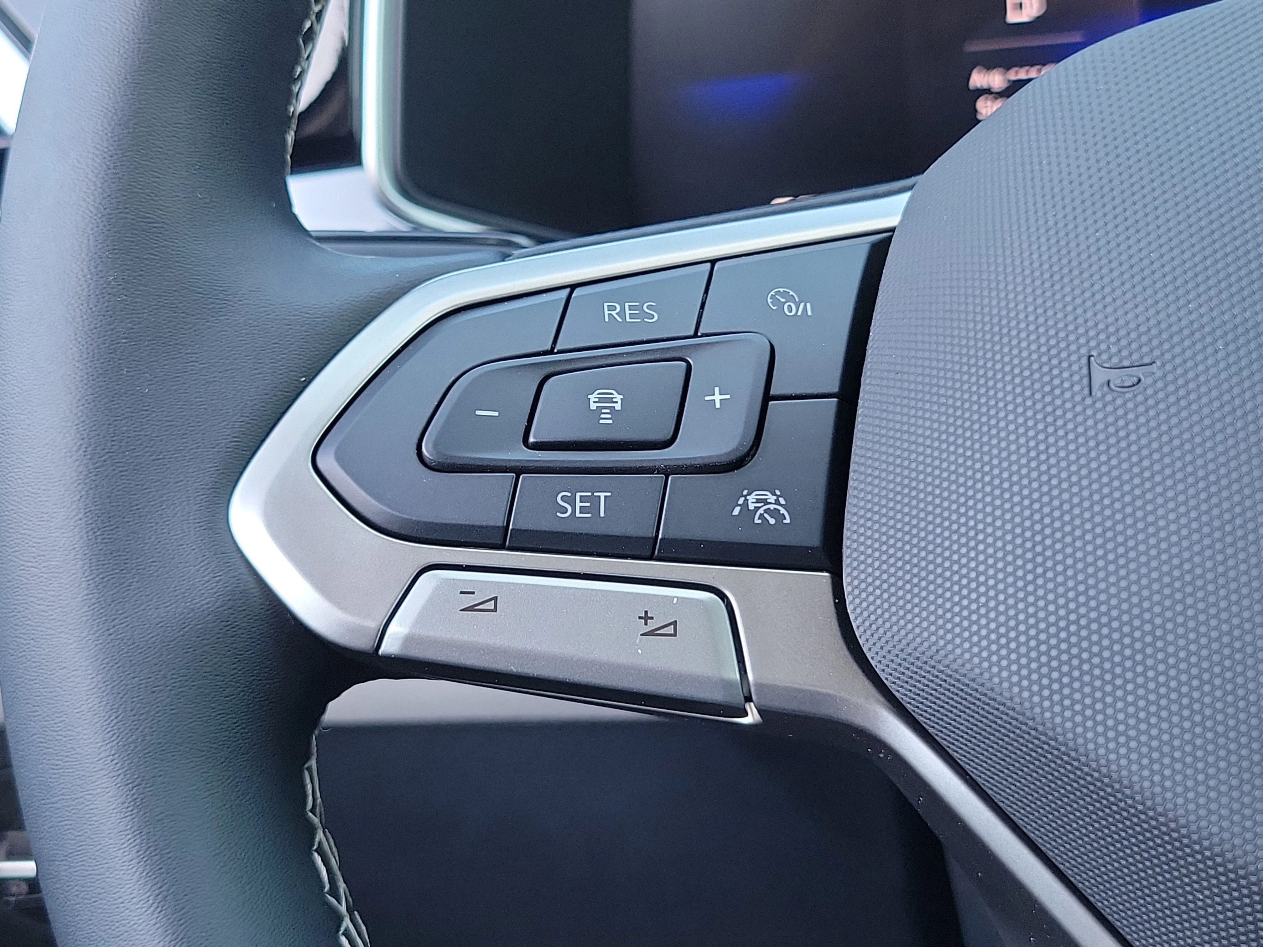 New 2026 Black Volkswagen 1.5T SE image 18