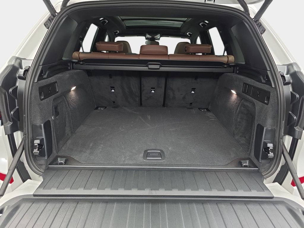 New 2026 Mineral White Metallic BMW xDrive40i image 12