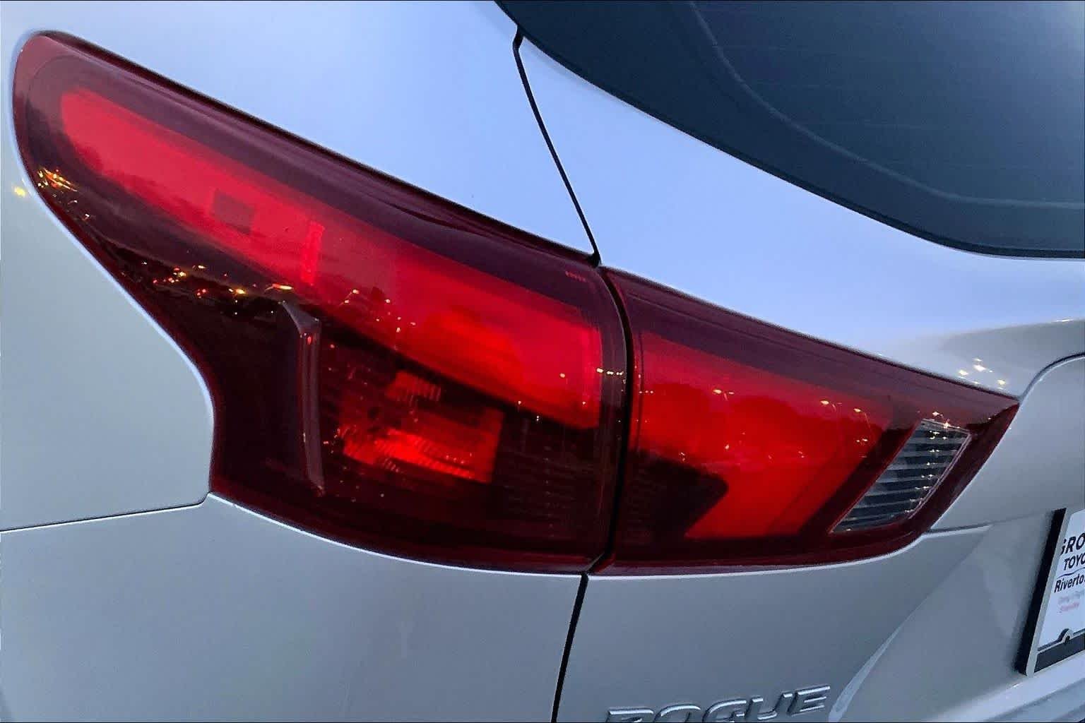 Used 2019 Brilliant Silver Metallic Nissan S image 25