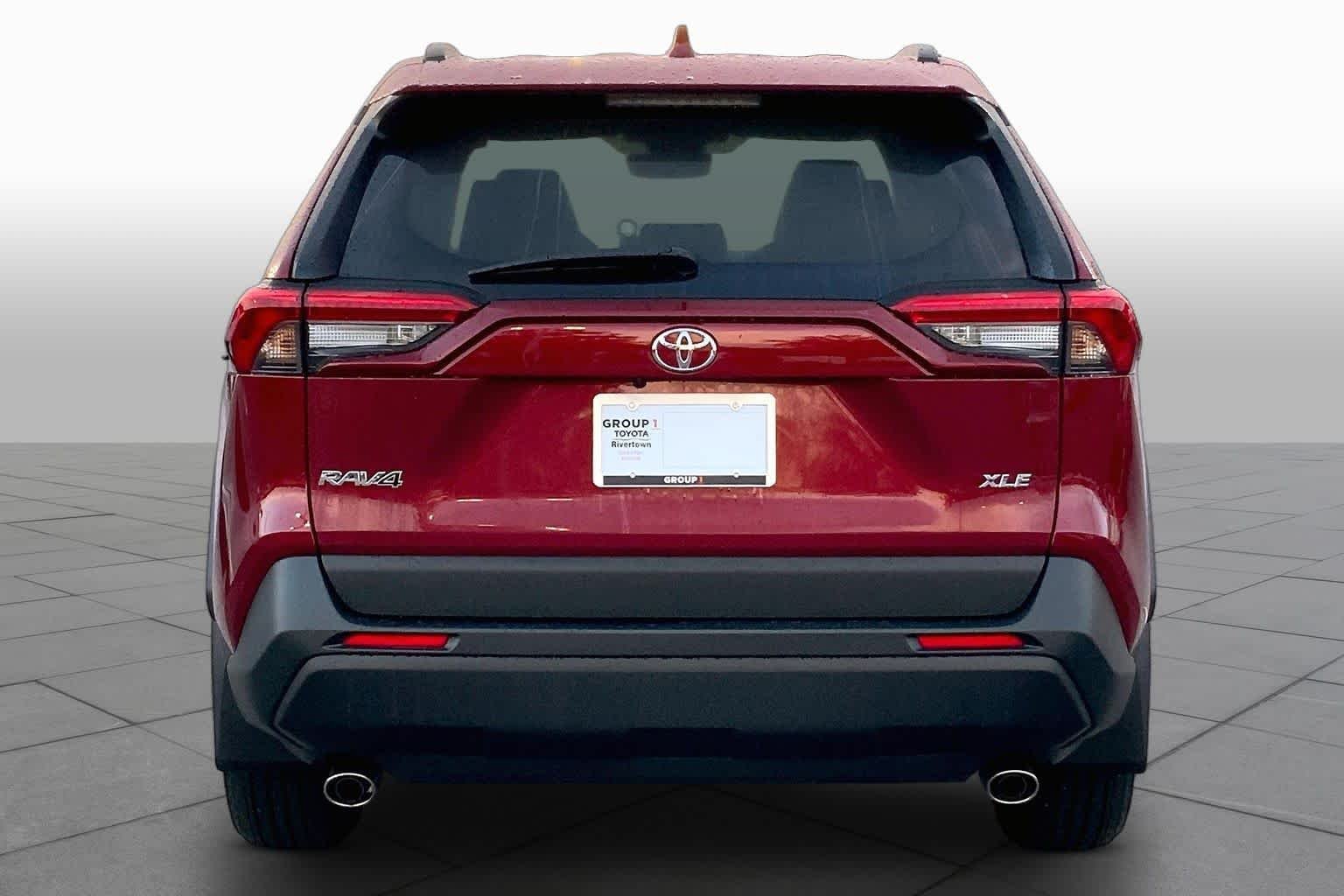 Certified Used 2025 Ruby Flare Pearl Toyota XLE image 5