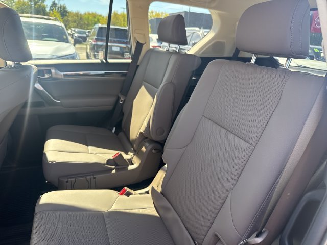 Used 2022 Black Lexus 460 image 14