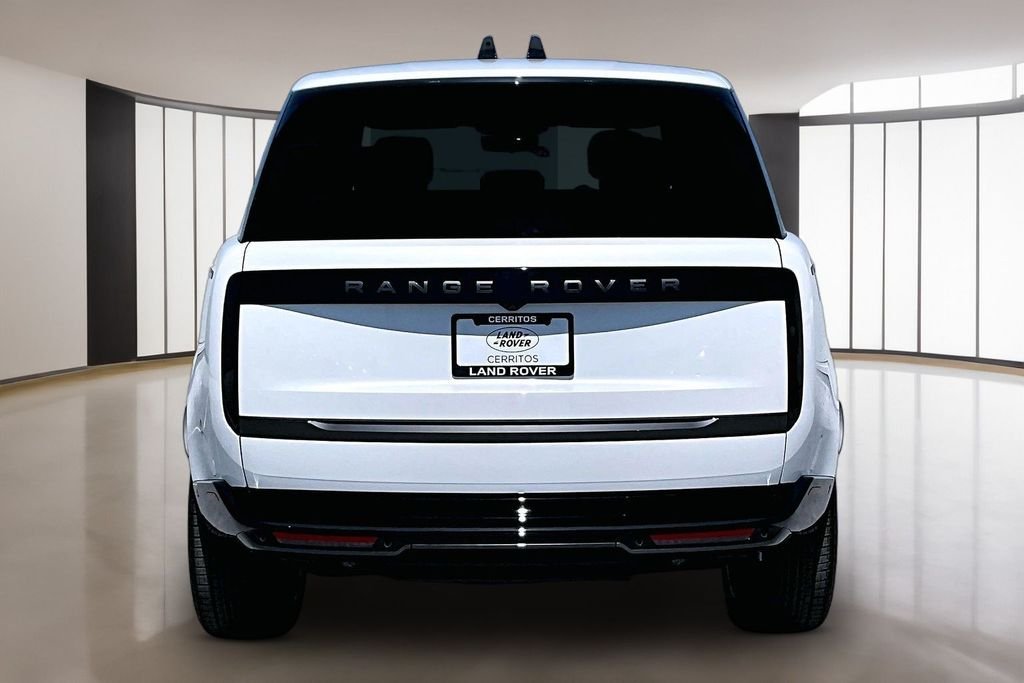 New 2026 OSTUNI PEARL WH Land Rover SE image 4