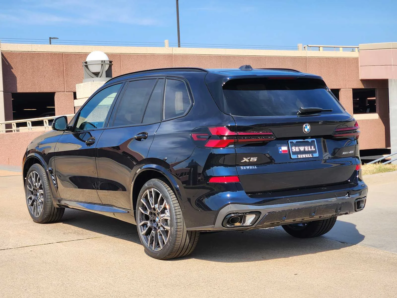 New 2026 Carbon Black Metallic BMW xDrive40i image 3