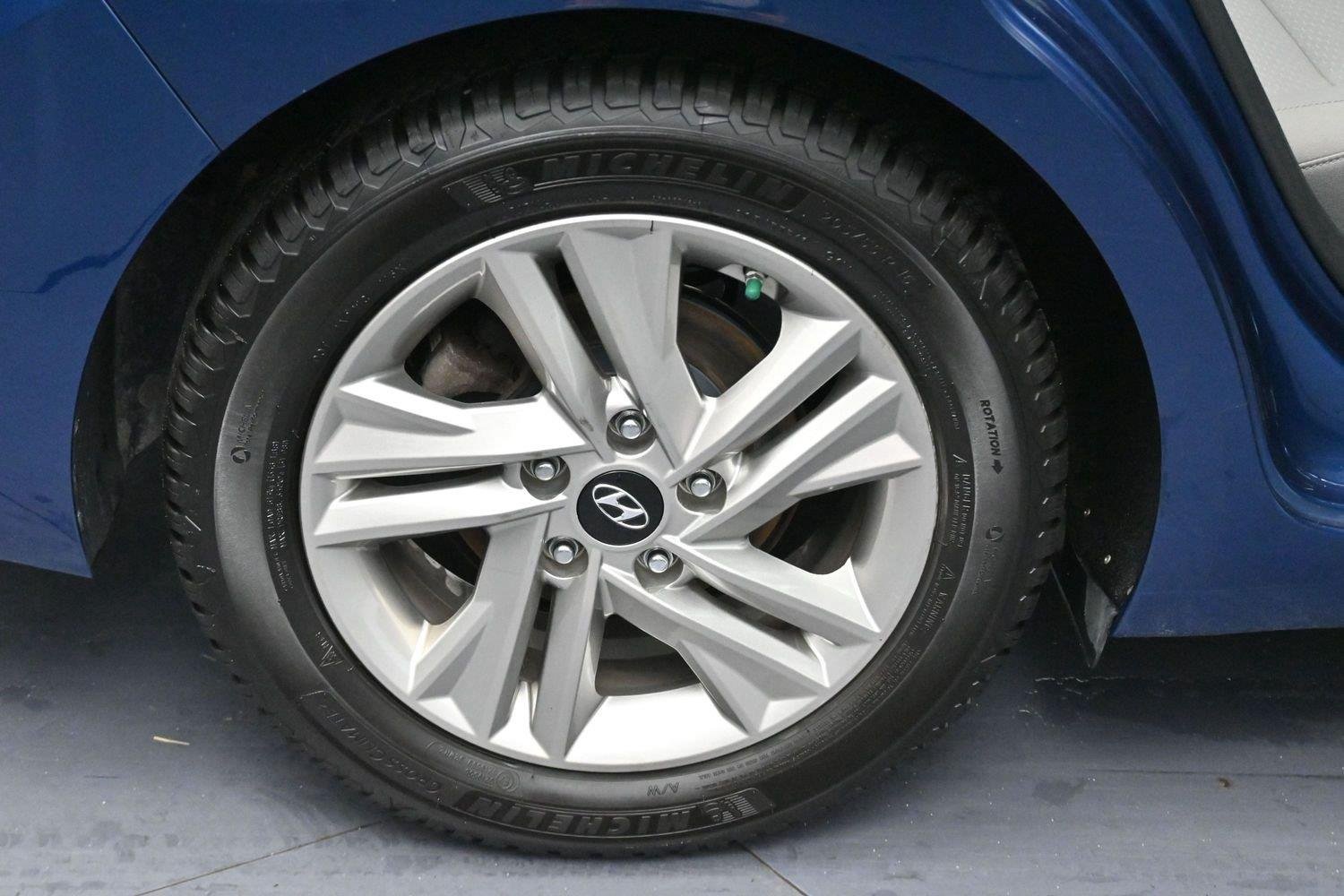 Used 2020 Lakeside Blue Hyundai Value Edition image 33
