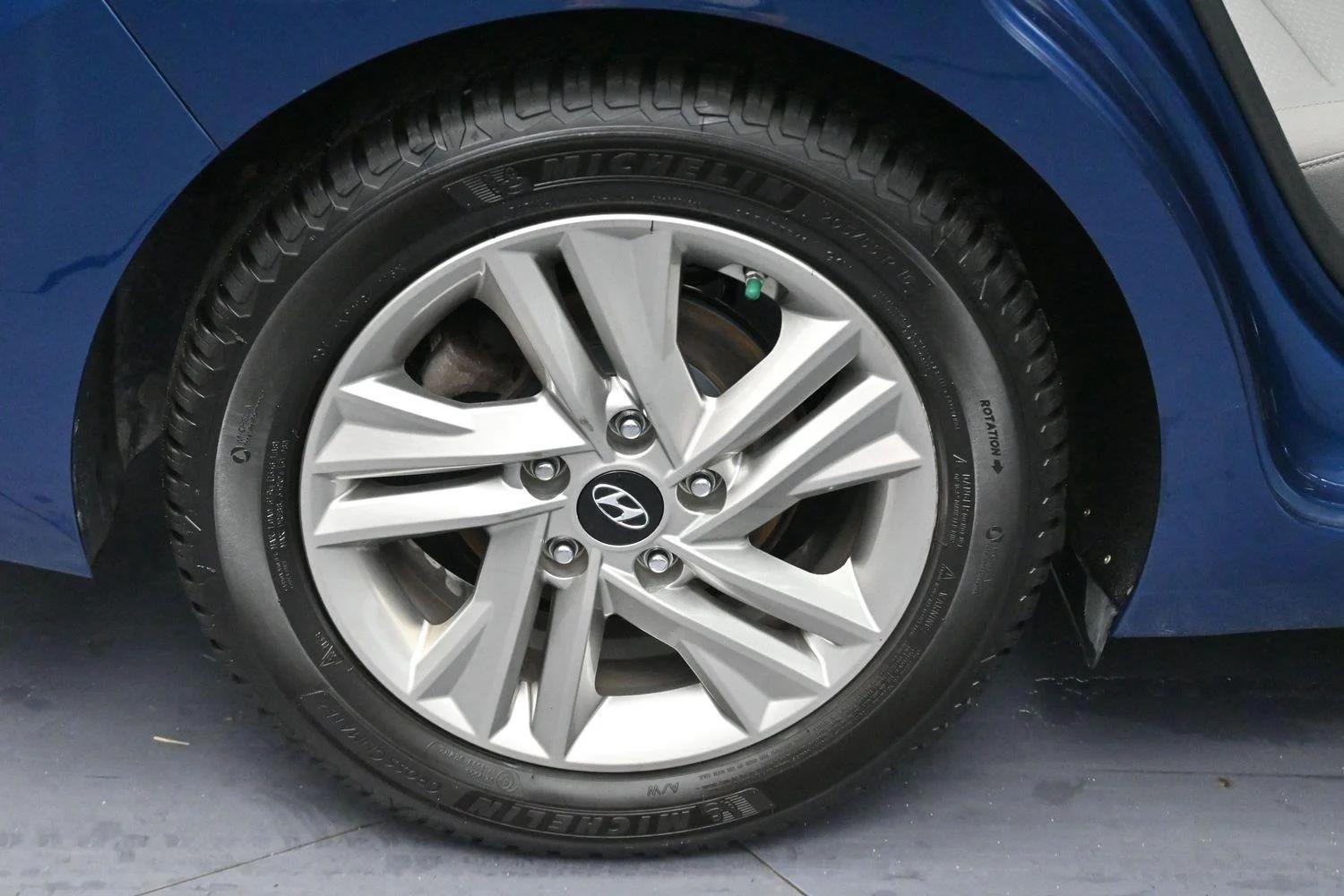 Used 2020 Lakeside Blue Hyundai Value Edition image 33