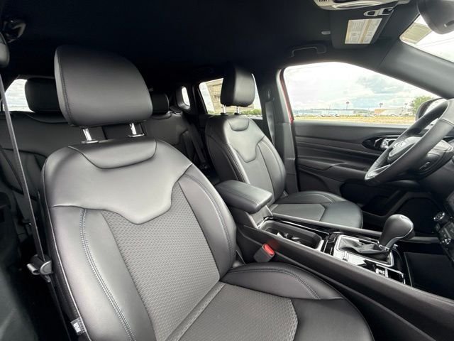 New 2026 Red Hot Pearlcoat Jeep Latitude image 34