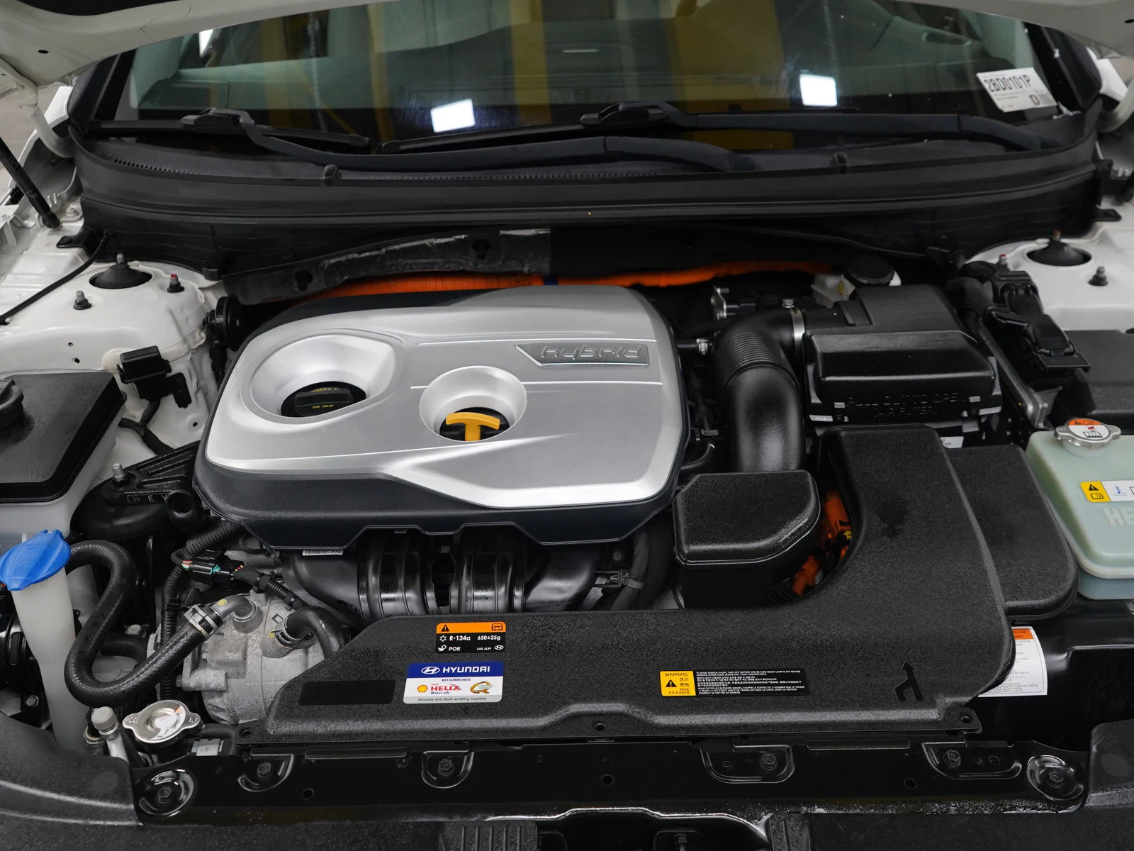 Used 2017 Hyper White Hyundai  image 28