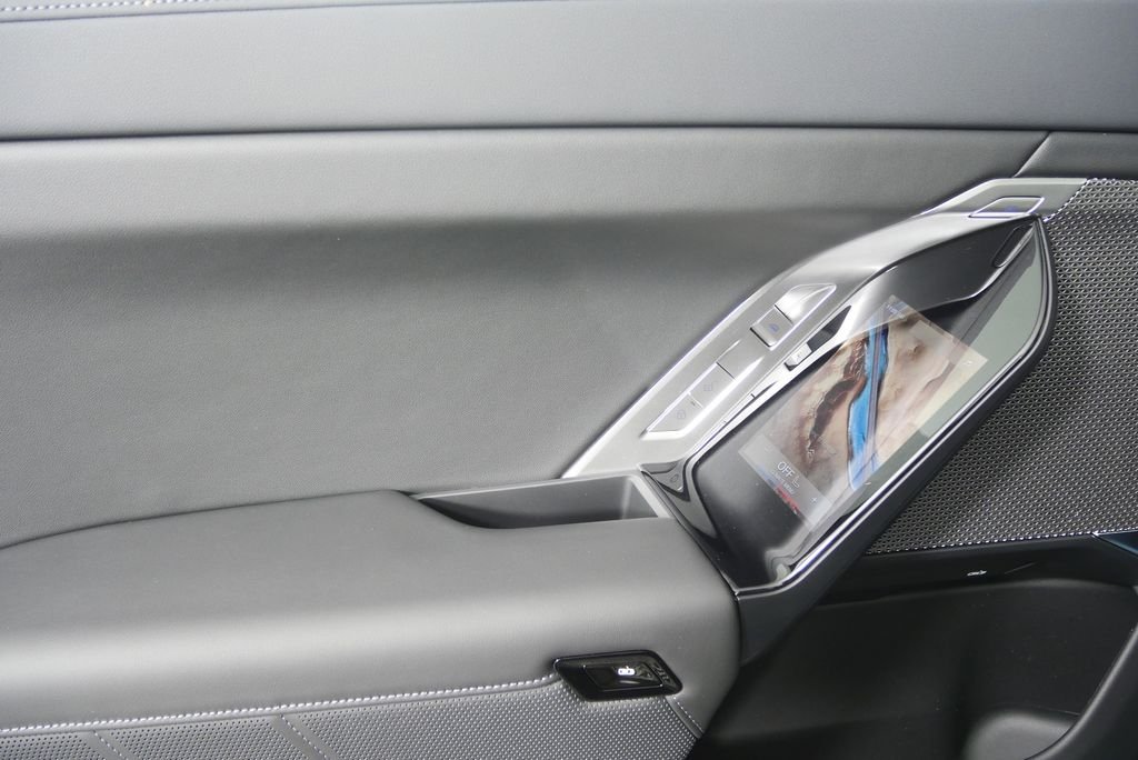 2026 BMW 7 Series 750e - Photo 14