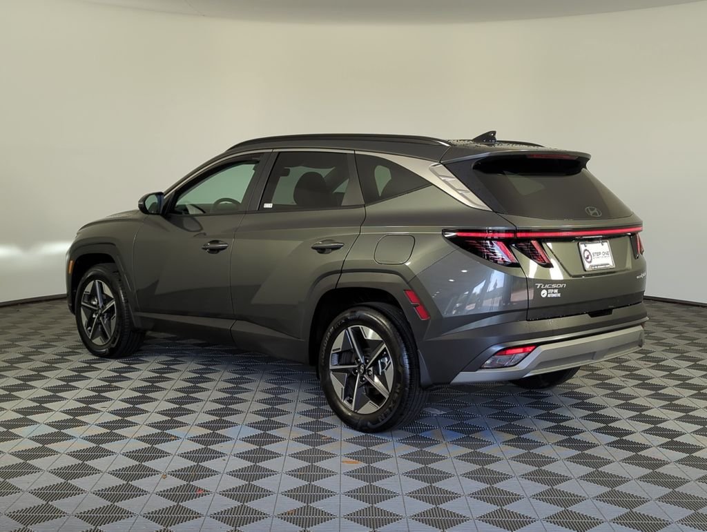 Used 2025 Gray Hyundai SEL Convenience image 4