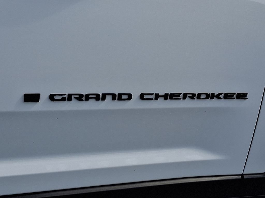 Used 2023 White Jeep Altitude X image 29