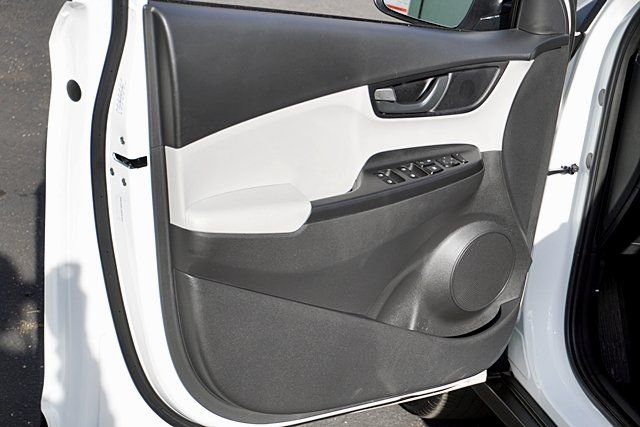 Used 2023 White Hyundai SEL image 21