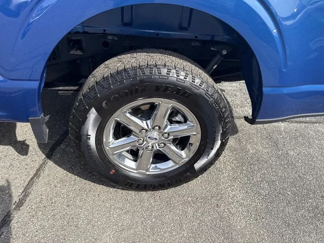 Used 2025 Blue Ford XLT image 4