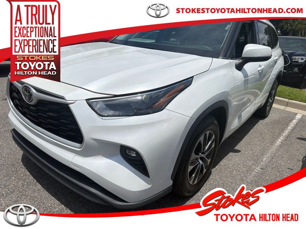 Used 2022 Beige Toyota XLE image 1