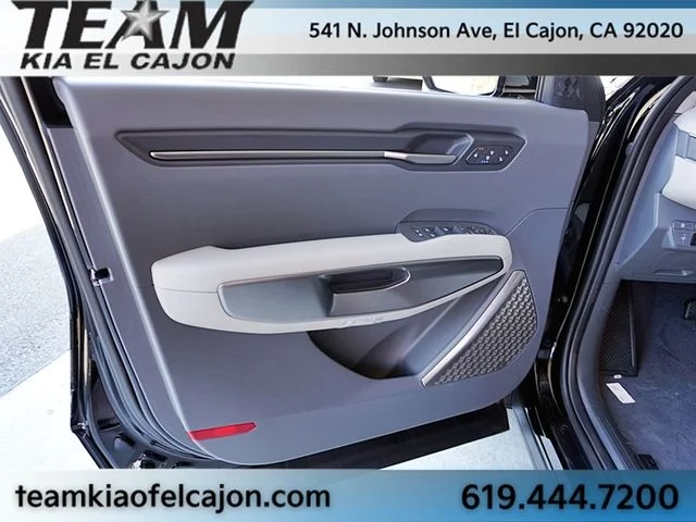 New 2026 Black Kia Wind image 29